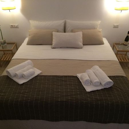 Alloggio Turistico Al Colosseo Bed & Breakfast Roma Exterior foto